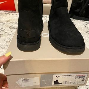 BRAND NEW black Abree Mini Uggs